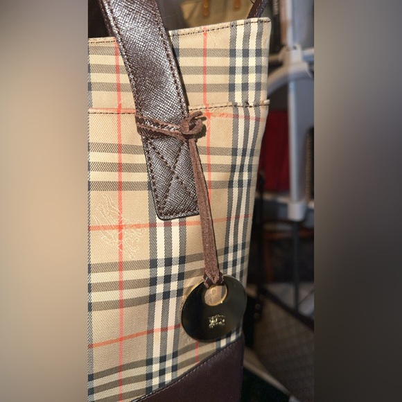 Burberry Haymarket check tote with top zip - Picture 12 of 12